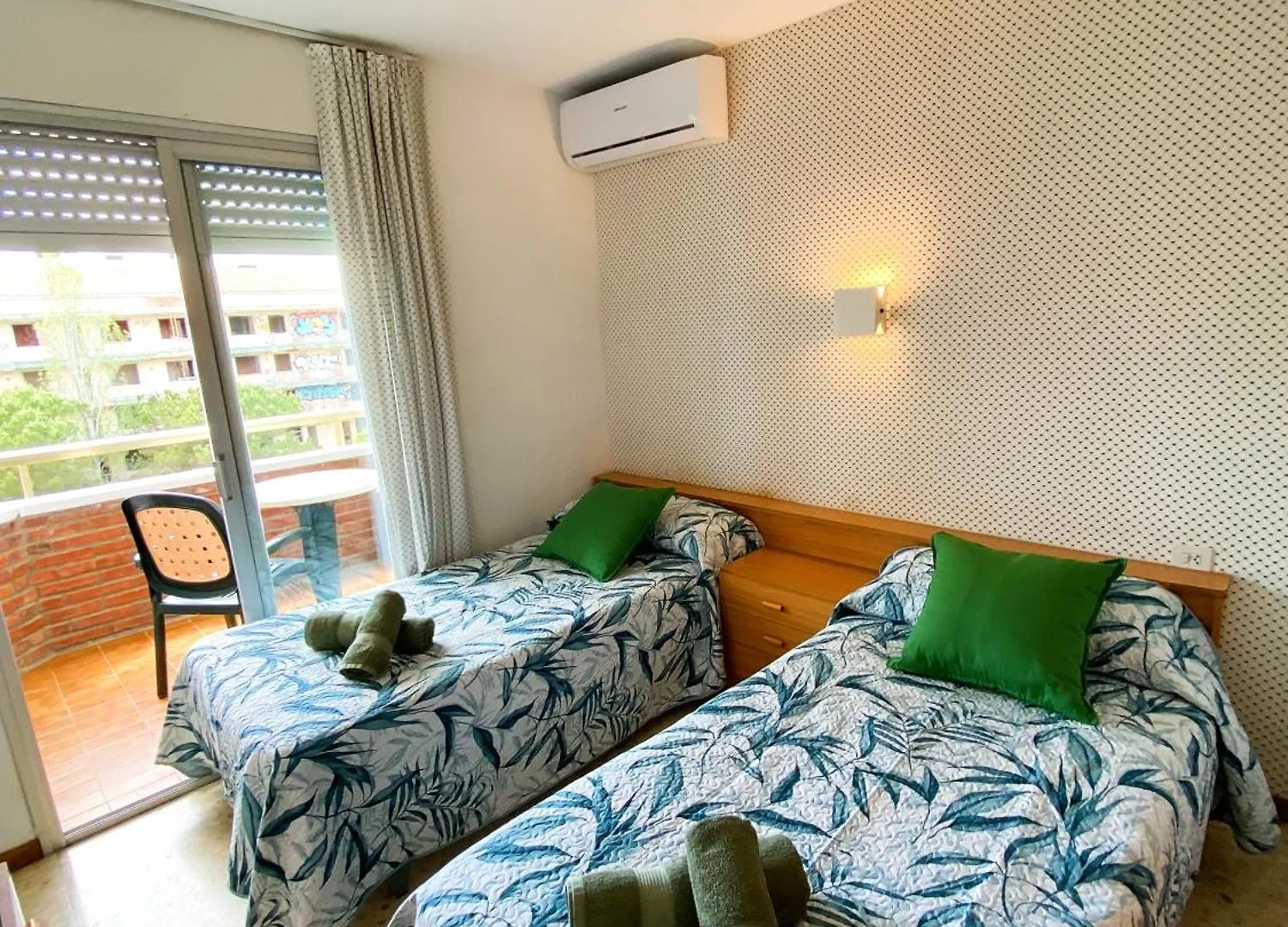 Apartamento Con Piscina En La Playa De Fenals 滨海略雷特 0*,